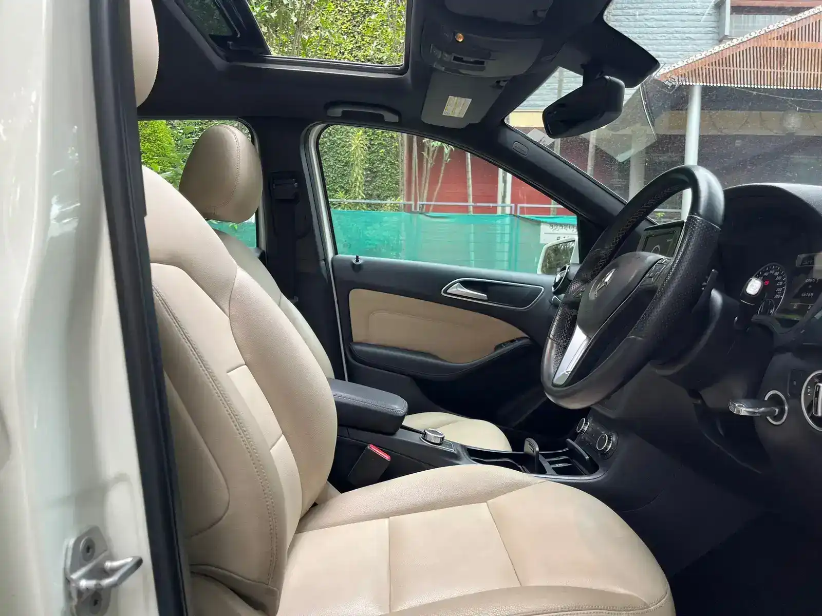 MERCEDES-BENZ | MERCEDES BENZ B CLASS B180 SPORTS PETROL | 2013