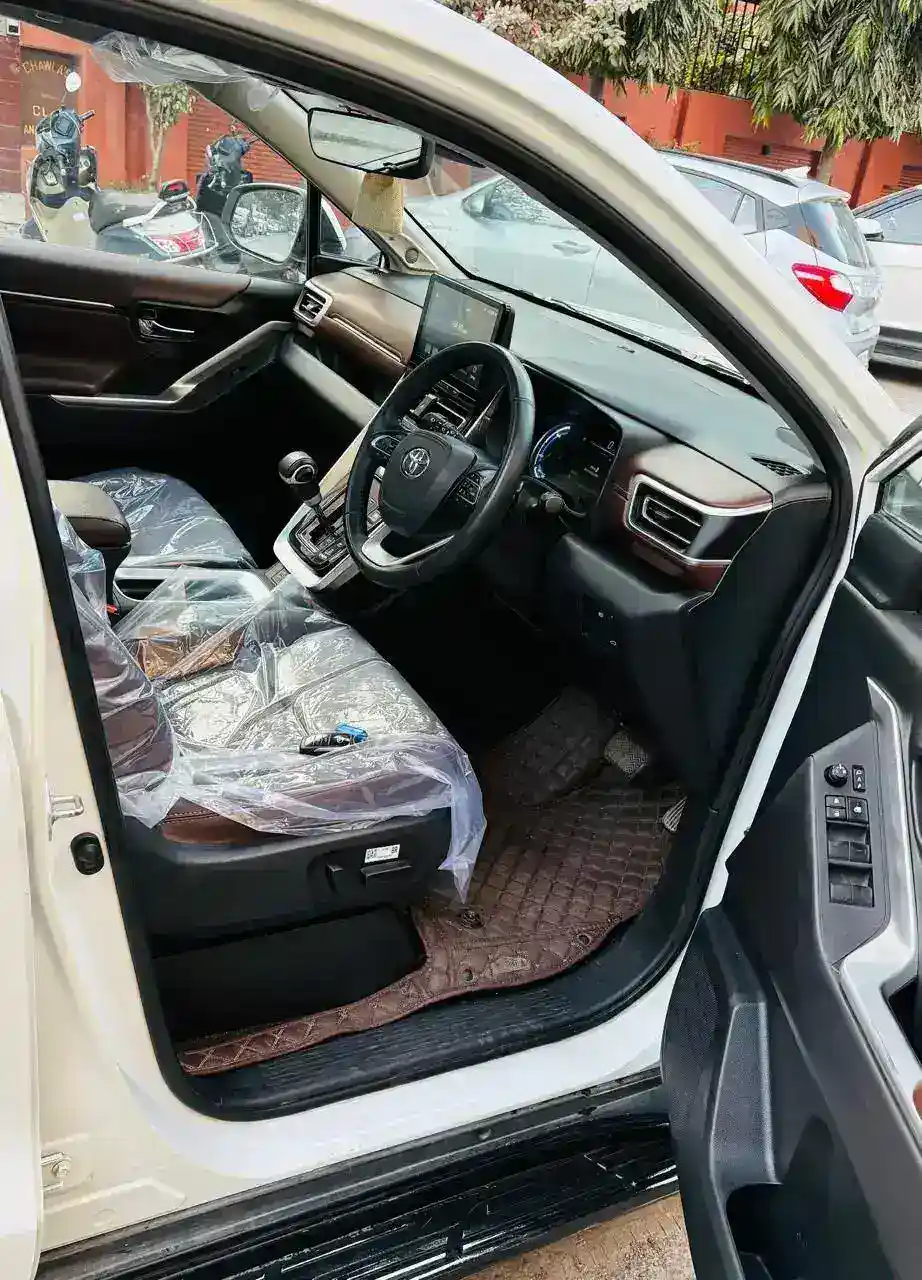 TOYOTA | Toyota INNOVA HYCROSS HYBRID ZX(7S) | 2024
