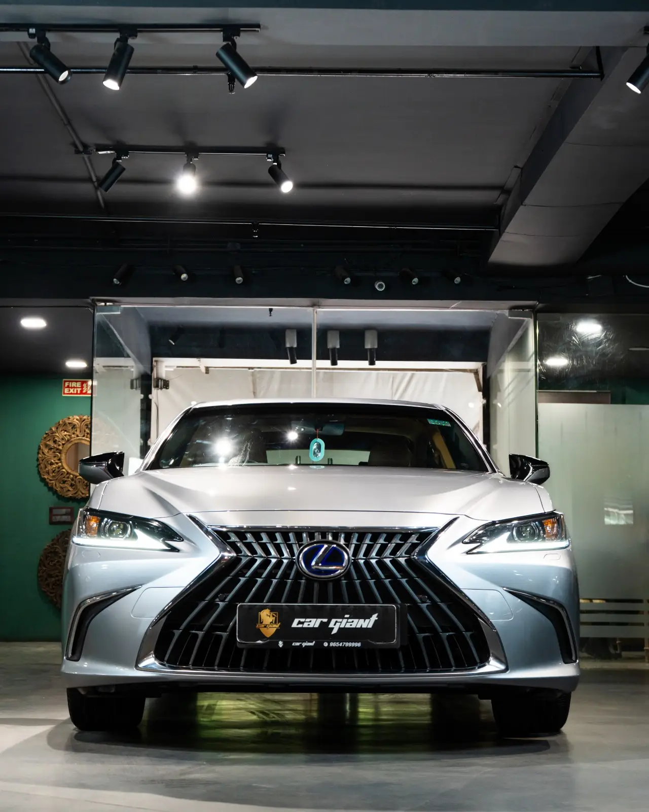 LEXUS | LEXUS ES 300H HYBRID EXQUISITE | 2021