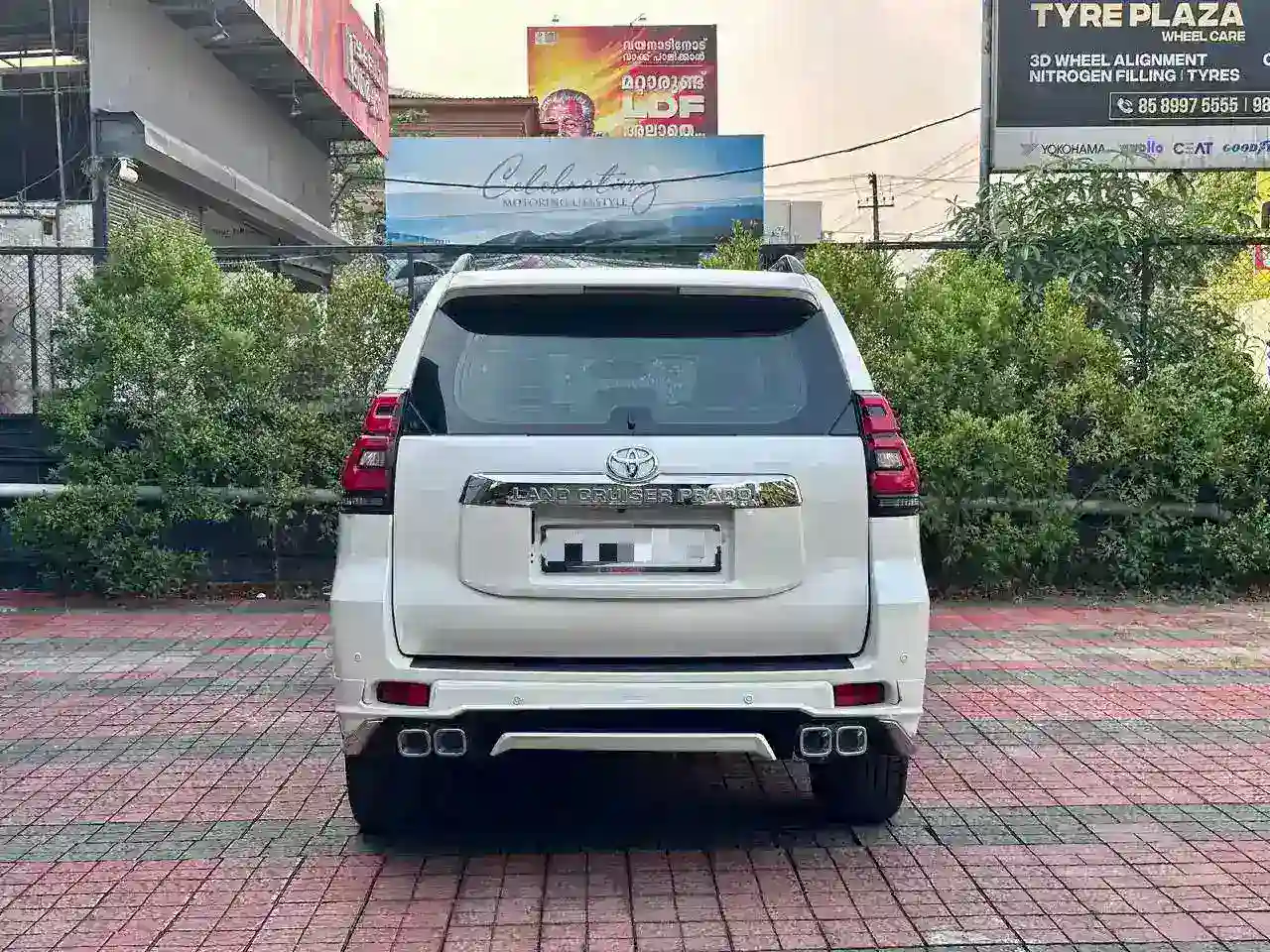 【カタログ】 5 TOYOTA | Toyota Land Cruiser Prado | 2010
