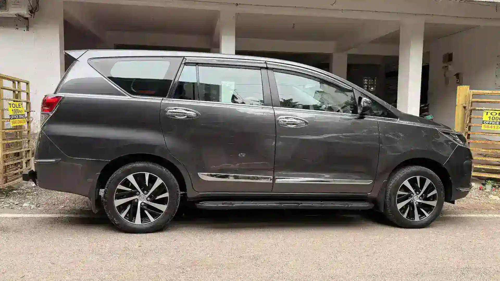Used TOYOTA | TOYOTA INNOVA CRYSTA 2.4 ZX MT DIESEL | 2022